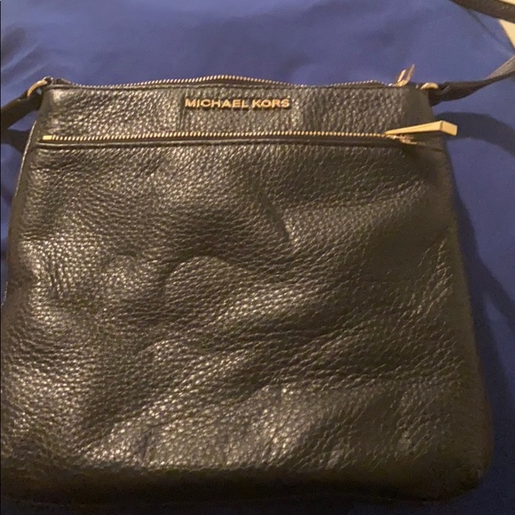 Micheal kors leather cross body - Picture 2 of 2